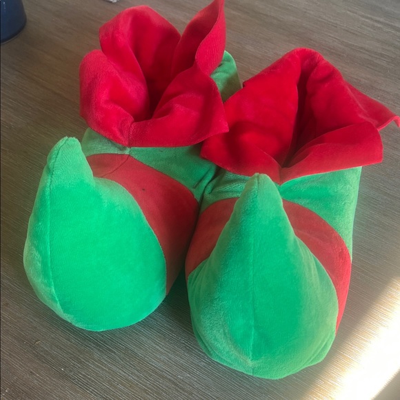 Adult Elf Slippers - Green and Red. New with tags. Womens 11. Men’s 9 unisex - Picture 1 of 6